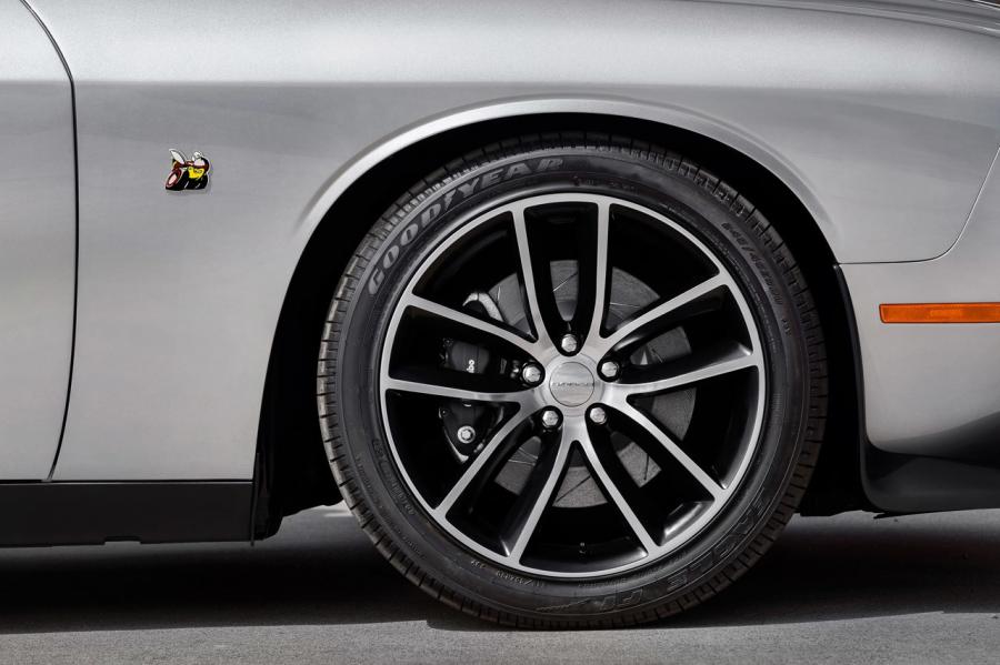  Dodge Challenger 392 Hemi Scat Pack Shaker 2015 года  (фото 27 из 51)